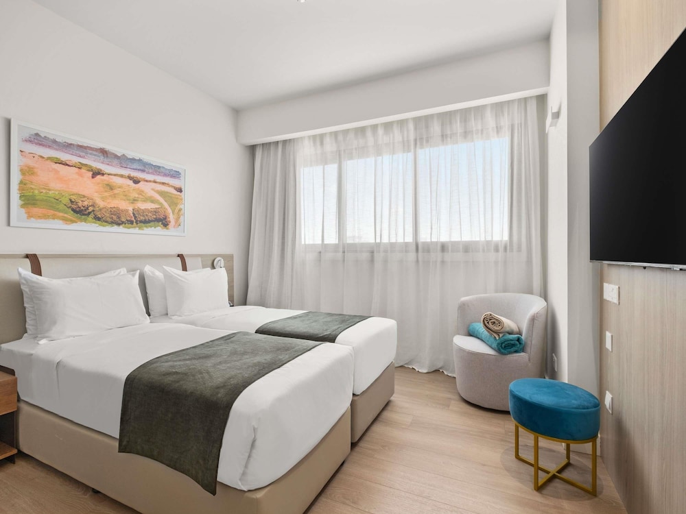Mercure Larnaca Finikoudes Beach — Hotel rooms in Larnaca, Larnaca Region