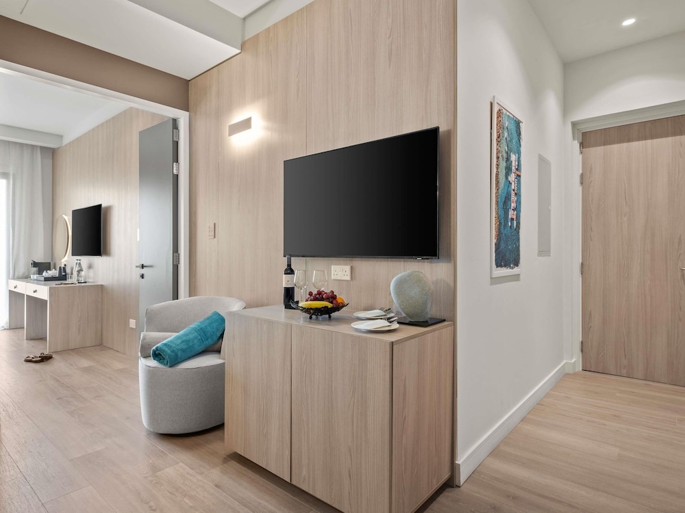Mercure Larnaca Finikoudes Beach — Hotel rooms in Larnaca, Larnaca Region
