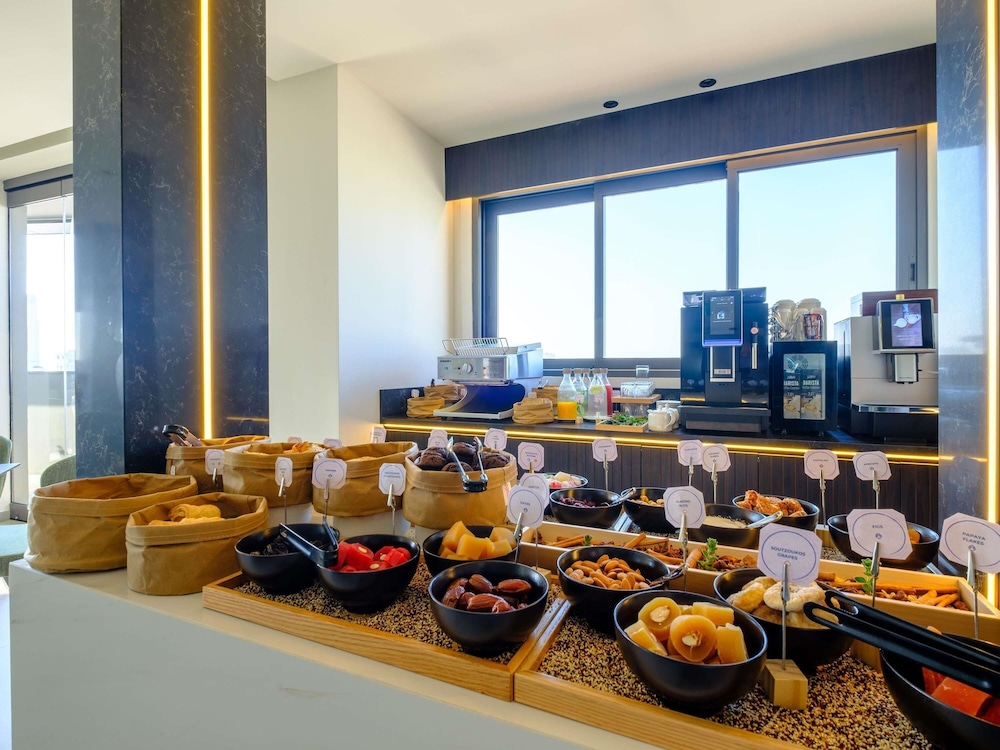 Mercure Larnaca Finikoudes Beach — Restaurant & bars in Larnaca, Larnaca Region