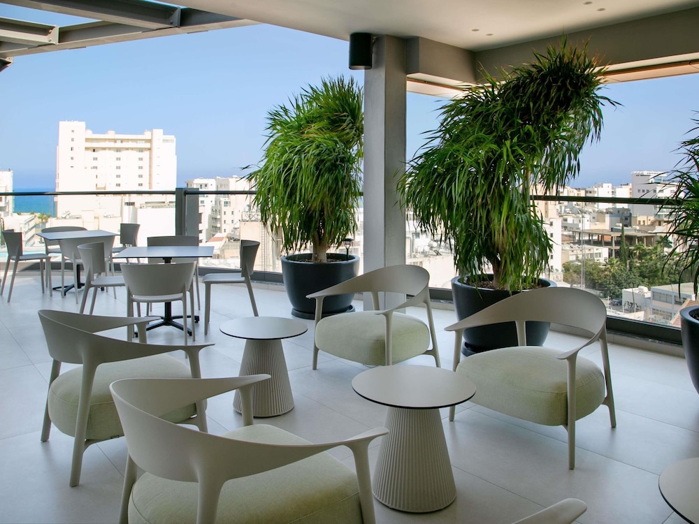 Mercure Larnaca Finikoudes Beach — Restaurant & bars in Larnaca, Larnaca Region