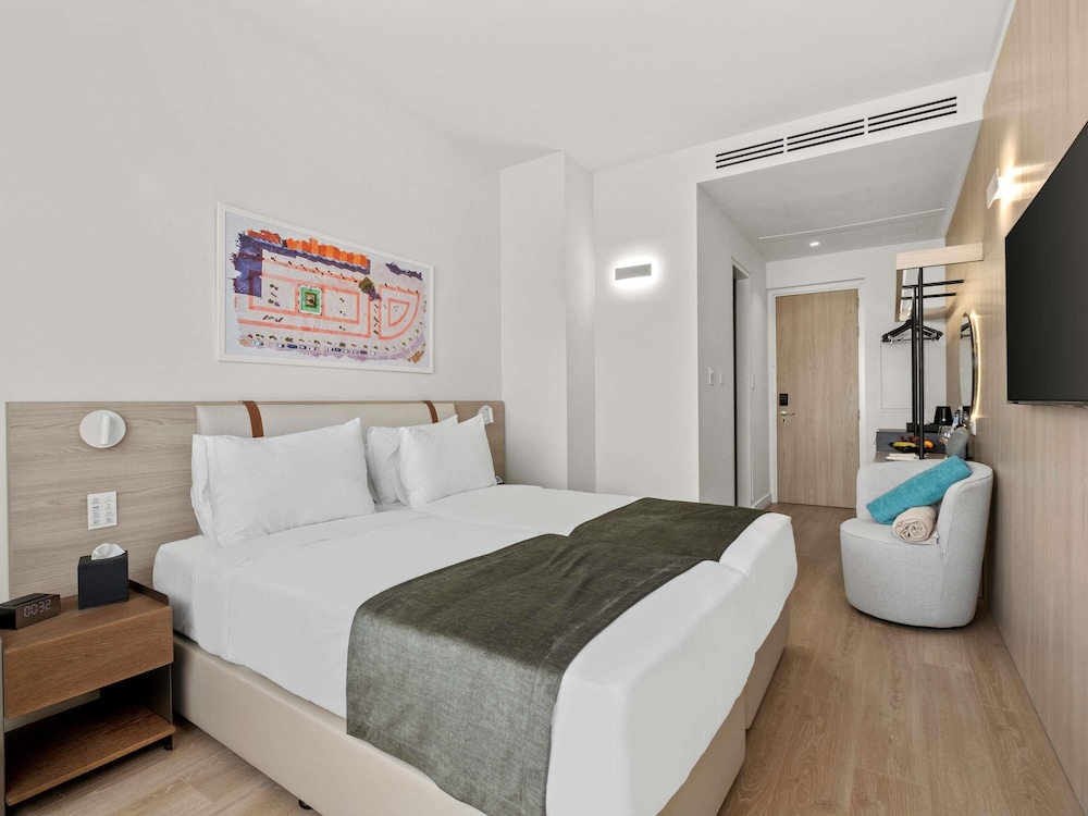 Mercure Larnaca Finikoudes Beach — Hotel rooms in Larnaca, Larnaca Region