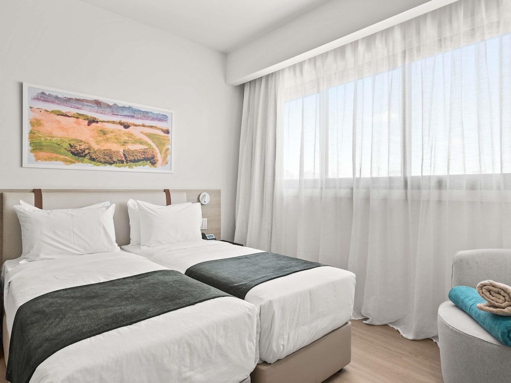Mercure Larnaca Finikoudes Beach — Hotel rooms in Larnaca, Larnaca Region