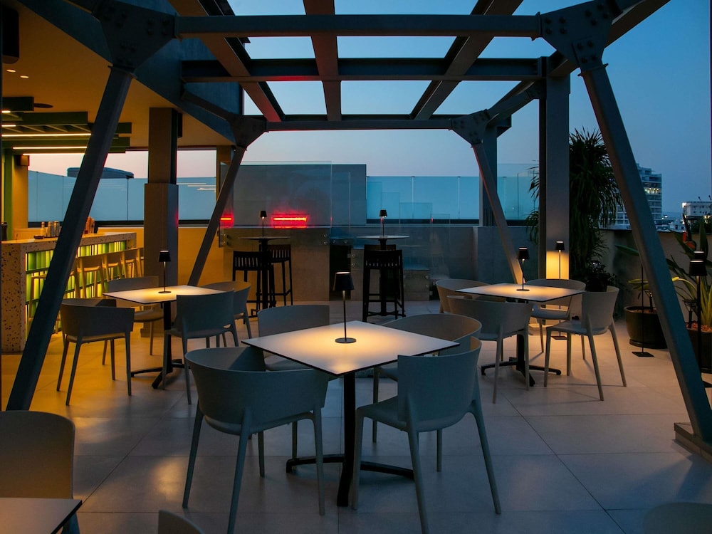 Mercure Larnaca Finikoudes Beach — Restaurant & bars in Larnaca, Larnaca Region