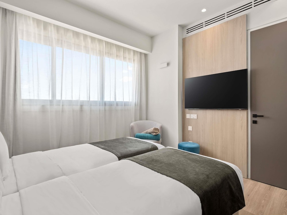 Mercure Larnaca Finikoudes Beach — Hotel rooms in Larnaca, Larnaca Region