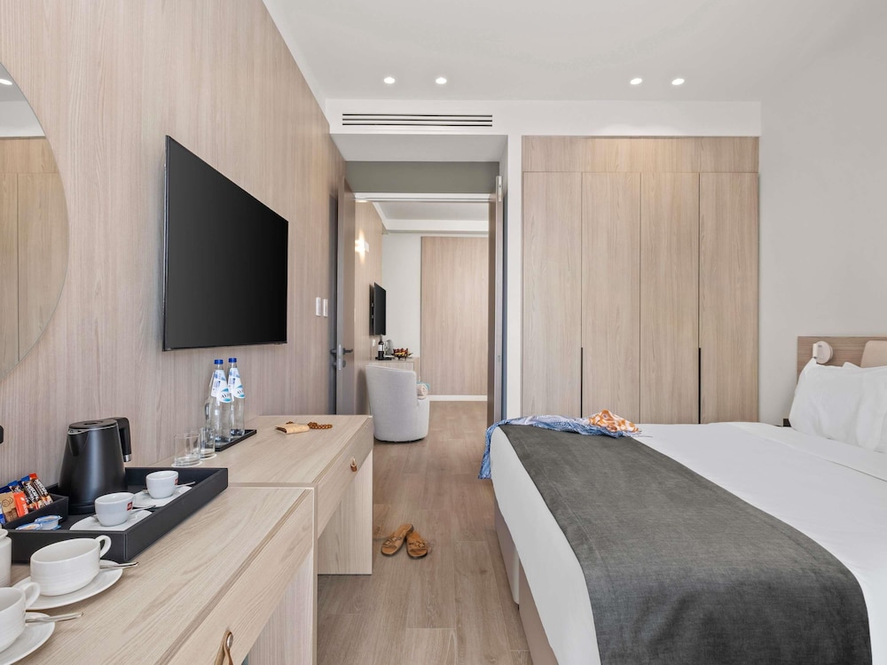 Mercure Larnaca Finikoudes Beach — Hotel rooms in Larnaca, Larnaca Region