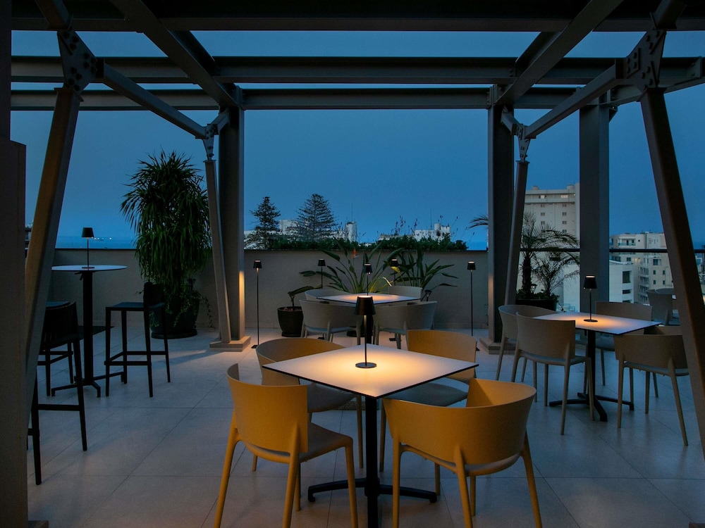 Mercure Larnaca Finikoudes Beach — Restaurant & bars in Larnaca, Larnaca Region