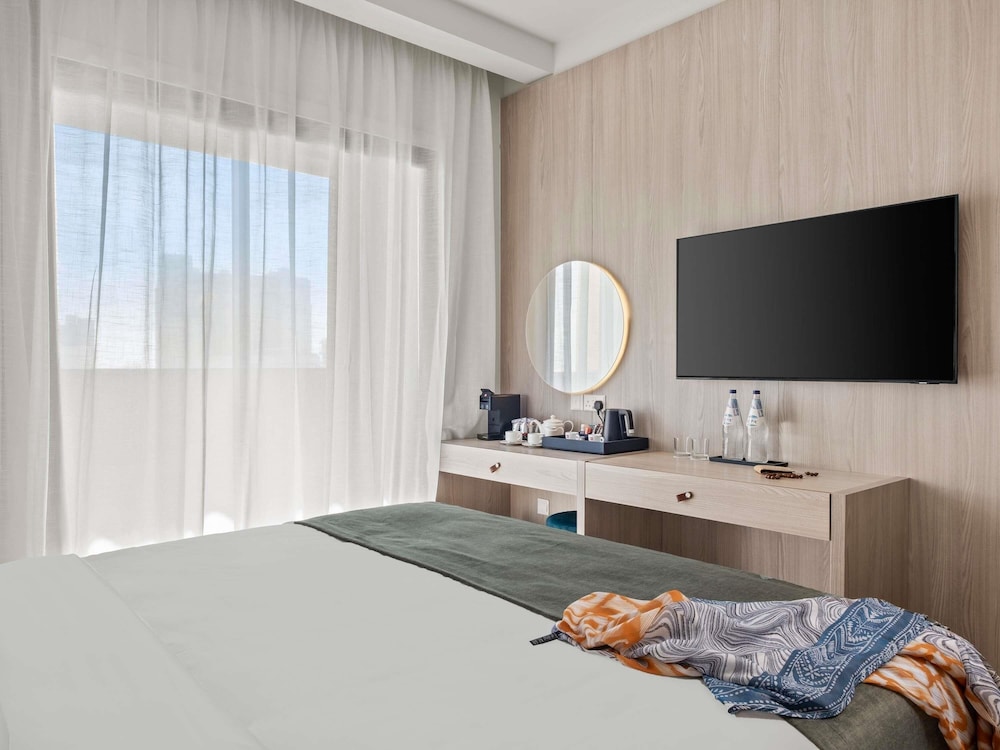 Mercure Larnaca Finikoudes Beach — Hotel rooms in Larnaca, Larnaca Region