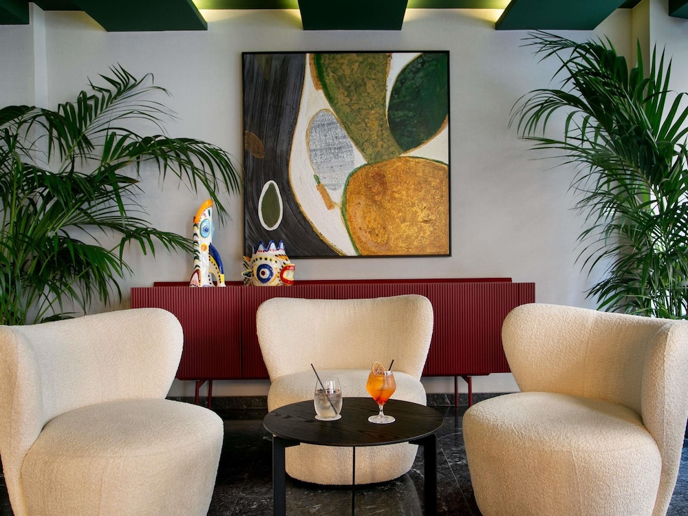 Mercure Larnaca Finikoudes Beach — Restaurant & bars in Larnaca, Larnaca Region