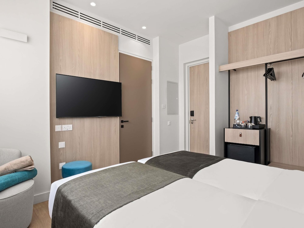 Mercure Larnaca Finikoudes Beach — Hotel rooms in Larnaca, Larnaca Region