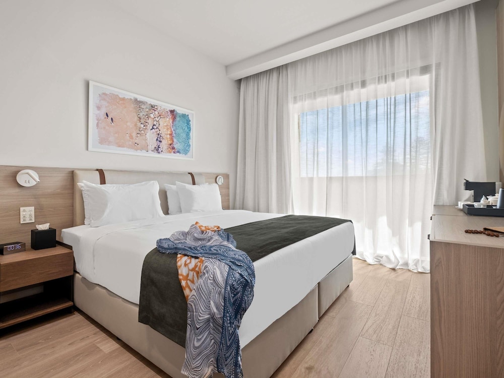 Mercure Larnaca Finikoudes Beach — Hotel rooms in Larnaca, Larnaca Region