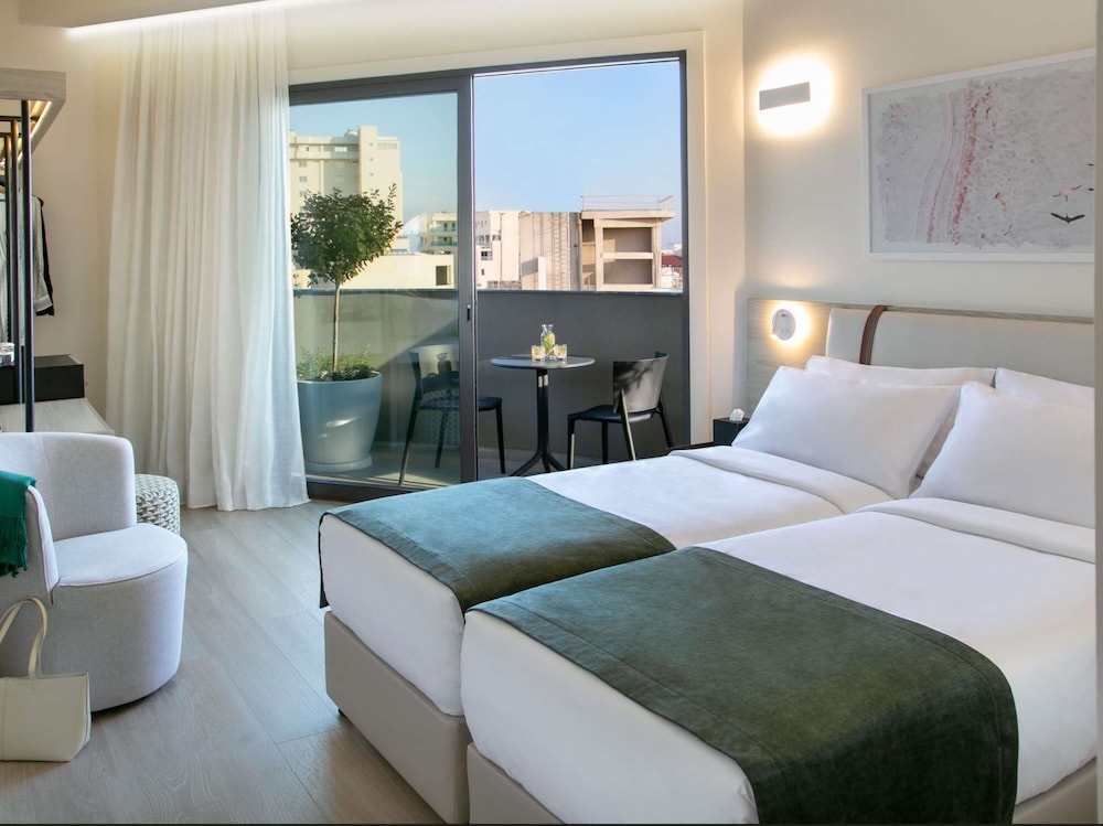 Mercure Larnaca Finikoudes Beach — Hotel rooms in Larnaca, Larnaca Region