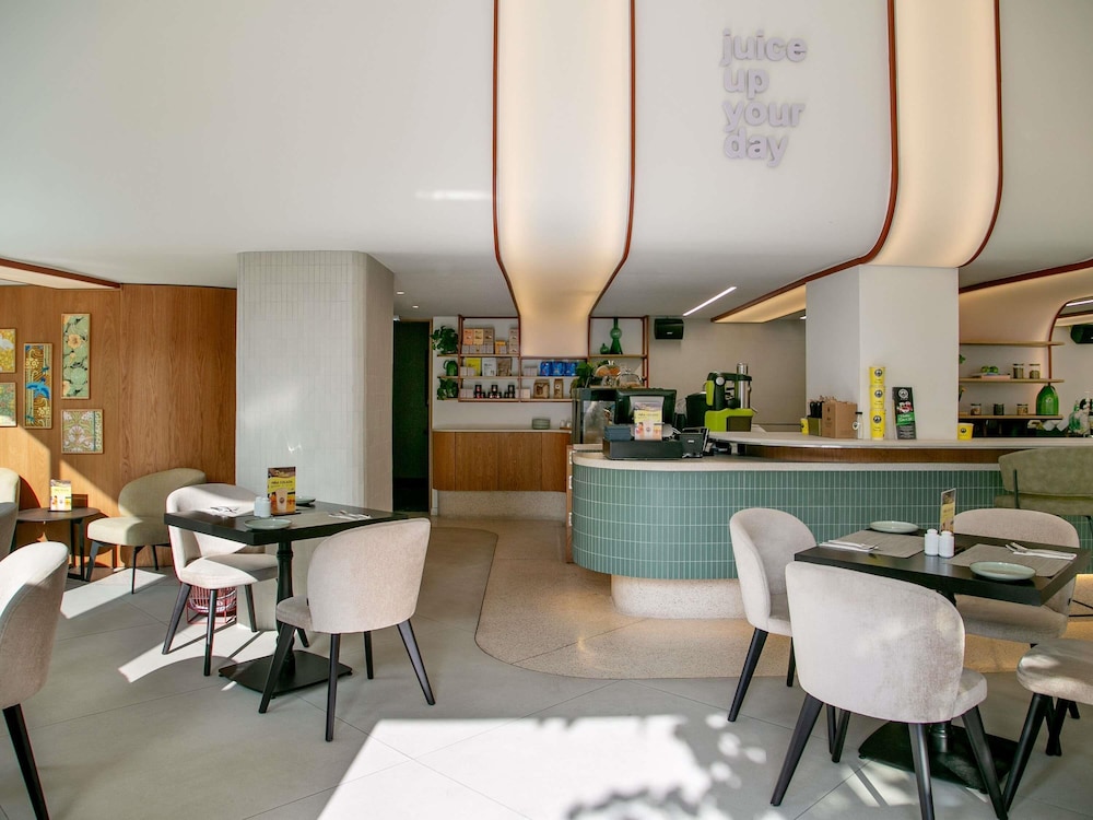 Mercure Larnaca Finikoudes Beach — Restaurant & bars in Larnaca, Larnaca Region