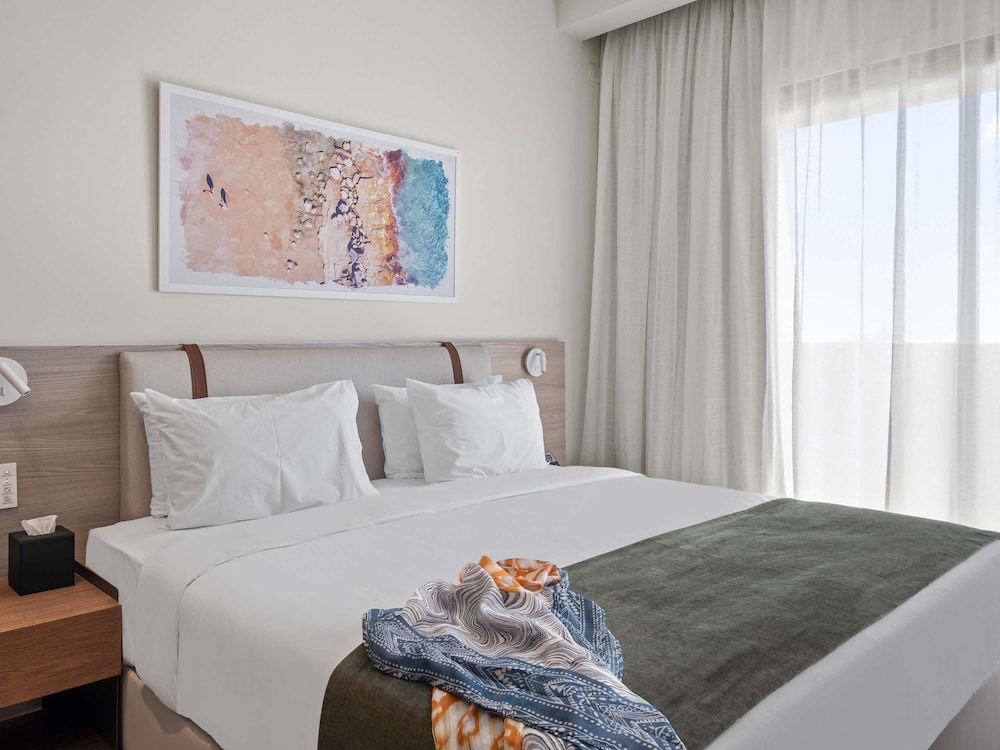 Mercure Larnaca Finikoudes Beach — Hotel rooms in Larnaca, Larnaca Region