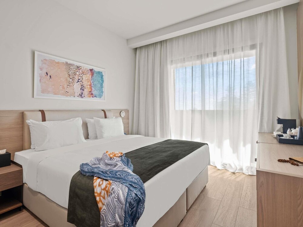 Mercure Larnaca Finikoudes Beach — Hotel rooms in Larnaca, Larnaca Region