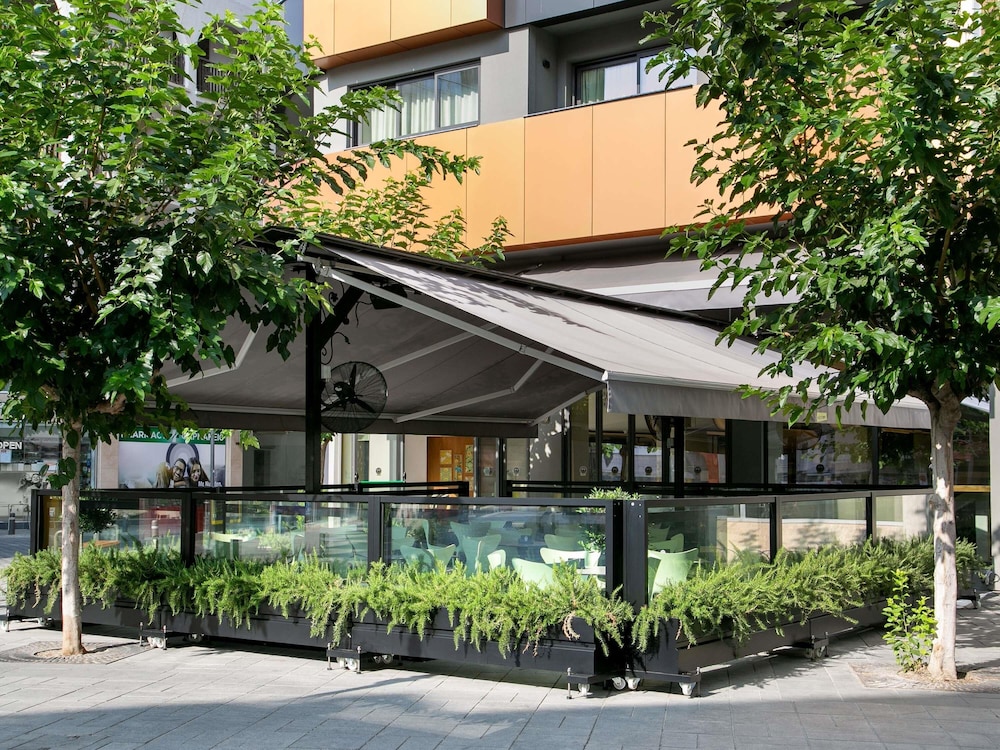 Mercure Larnaca Finikoudes Beach — Hotel building in Larnaca, Larnaca Region