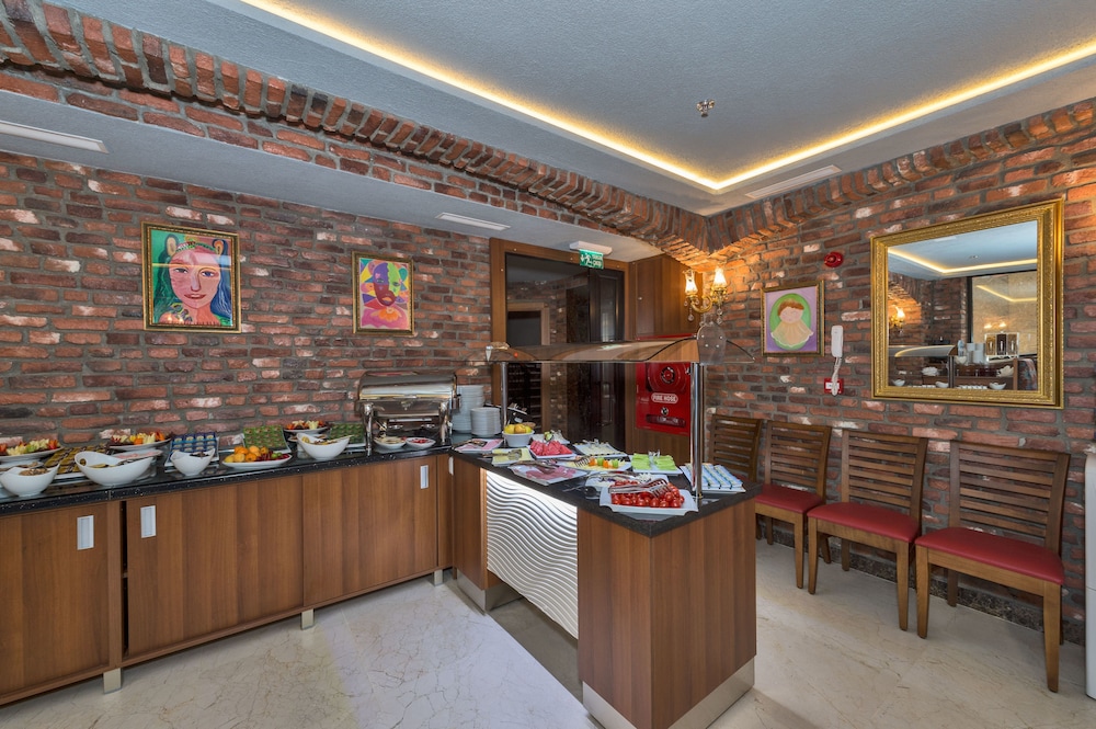 Aprilis Gold Hotel - Special Class — Restaurant & bars in Istanbul, Istanbul