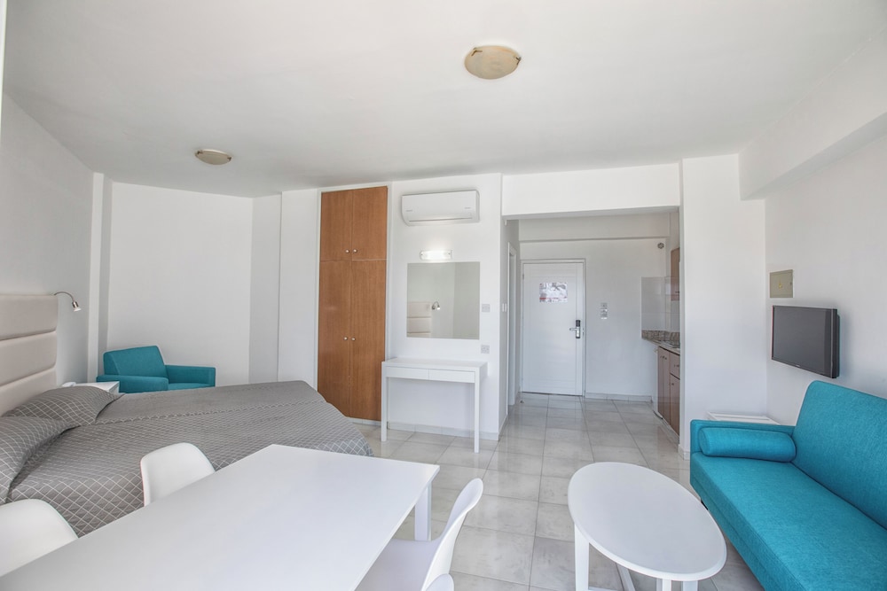 Papantonia Hotel Apartments — Hotel rooms in Protaras, Famagusta Region