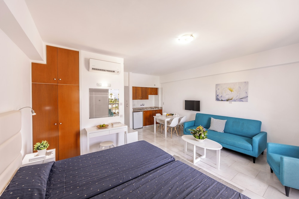 Papantonia Hotel Apartments — Hotel rooms in Protaras, Famagusta Region