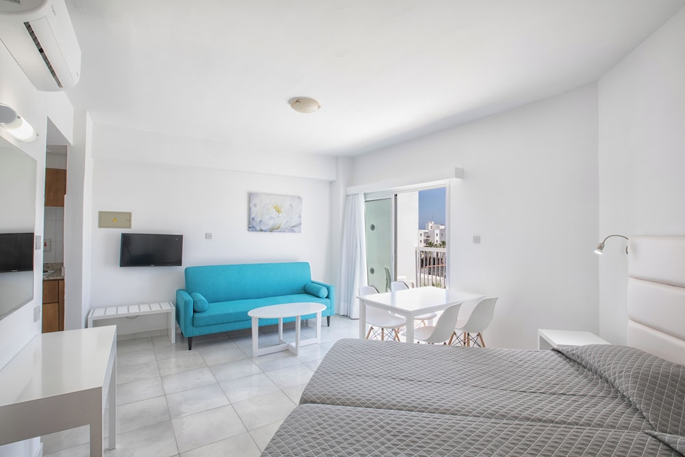 Papantonia Hotel Apartments — Hotel rooms in Protaras, Famagusta Region