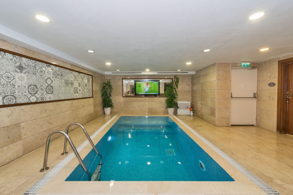 Darkmen 2 Hotel — Swimming pool in Istanbul, Istanbul