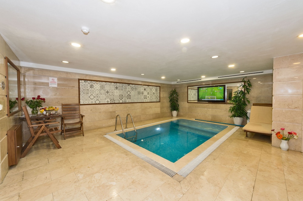 Darkmen 2 Hotel — Swimming pool in Istanbul, Istanbul