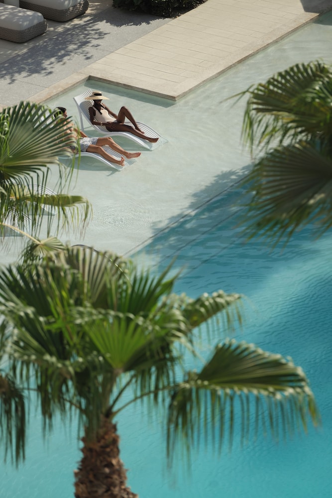 Delano Dubai — Swimming pool in Dubai