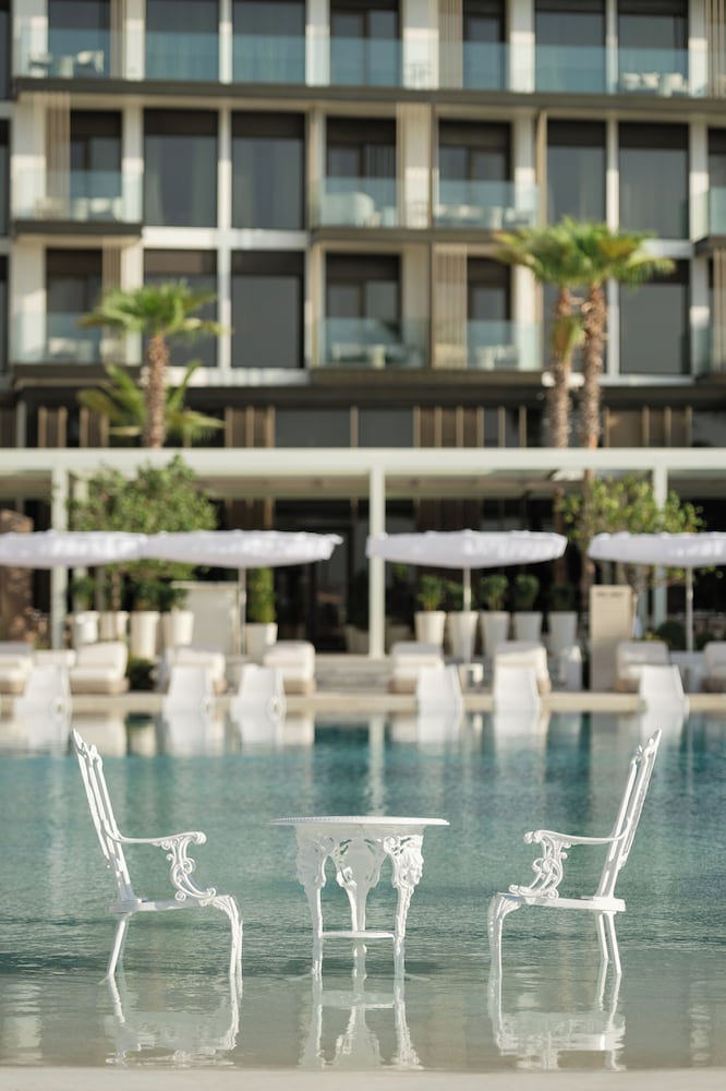 Delano Dubai — Swimming pool in Dubai