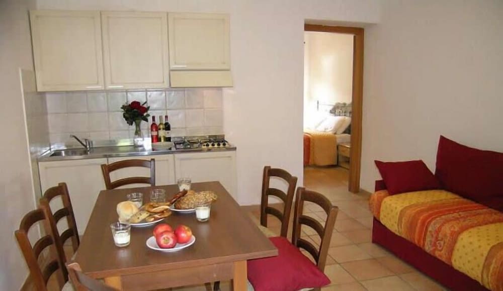 Hotel Bella Italia — Hotel rooms in Peschiera del Garda, Veneto