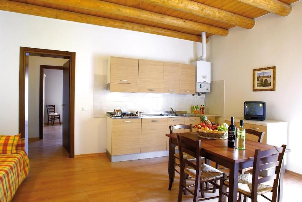 Hotel Bella Italia — Hotel rooms in Peschiera del Garda, Veneto