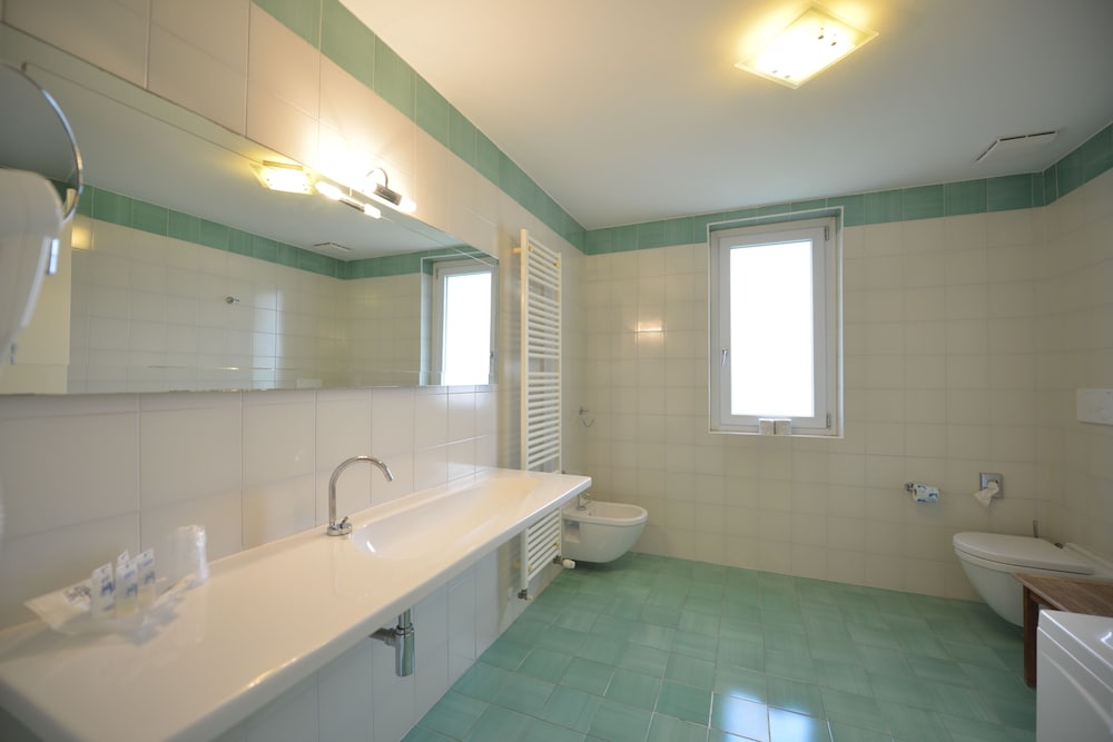 Hotel Bella Italia — Hotel rooms in Peschiera del Garda, Veneto