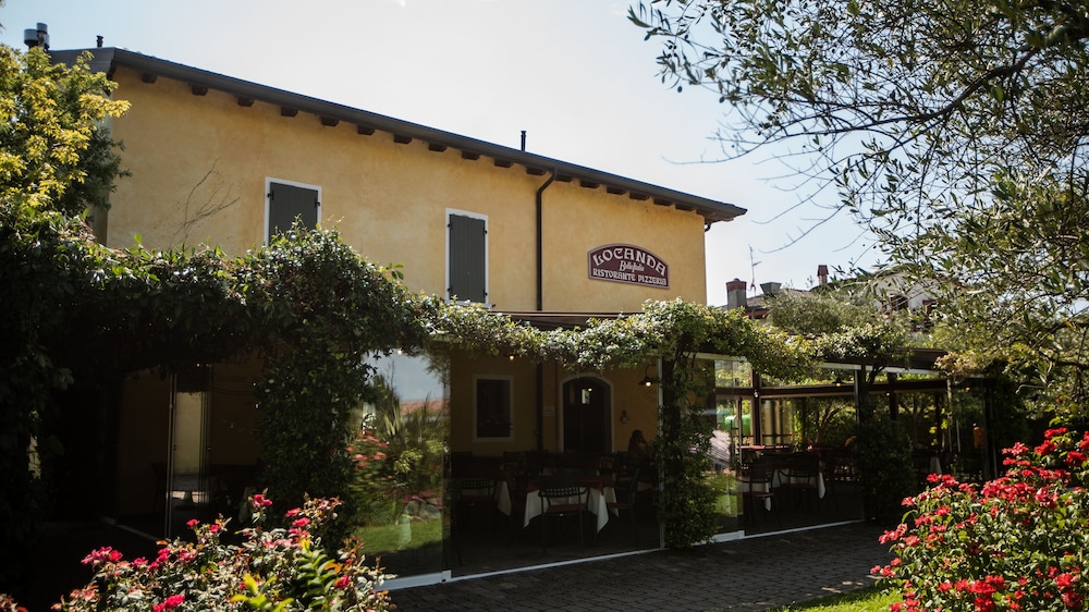 Hotel Bella Italia — Restaurant & bars in Peschiera del Garda, Veneto