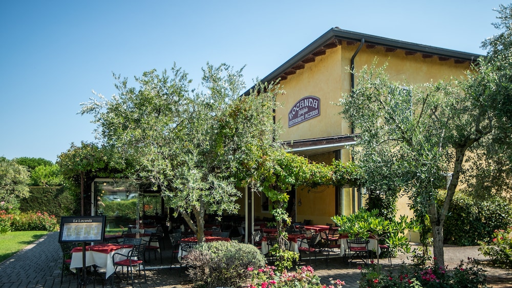 Hotel Bella Italia — Restaurant & bars in Peschiera del Garda, Veneto