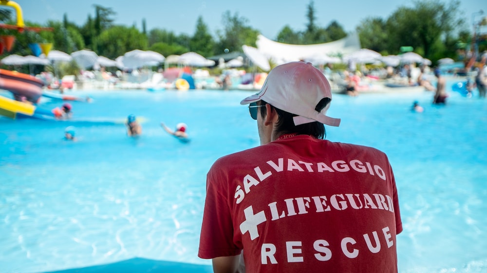 Hotel Bella Italia — Swimming pool in Peschiera del Garda, Veneto