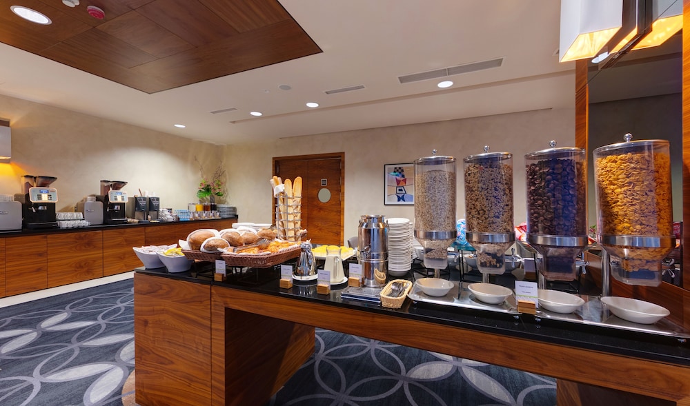 DoubleTree by Hilton Krakow Hotel & Convention Center — Restaurant & bars in Krakow, Lesser Poland