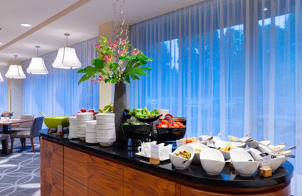 DoubleTree by Hilton Krakow Hotel & Convention Center — Restaurant & bars in Krakow, Lesser Poland