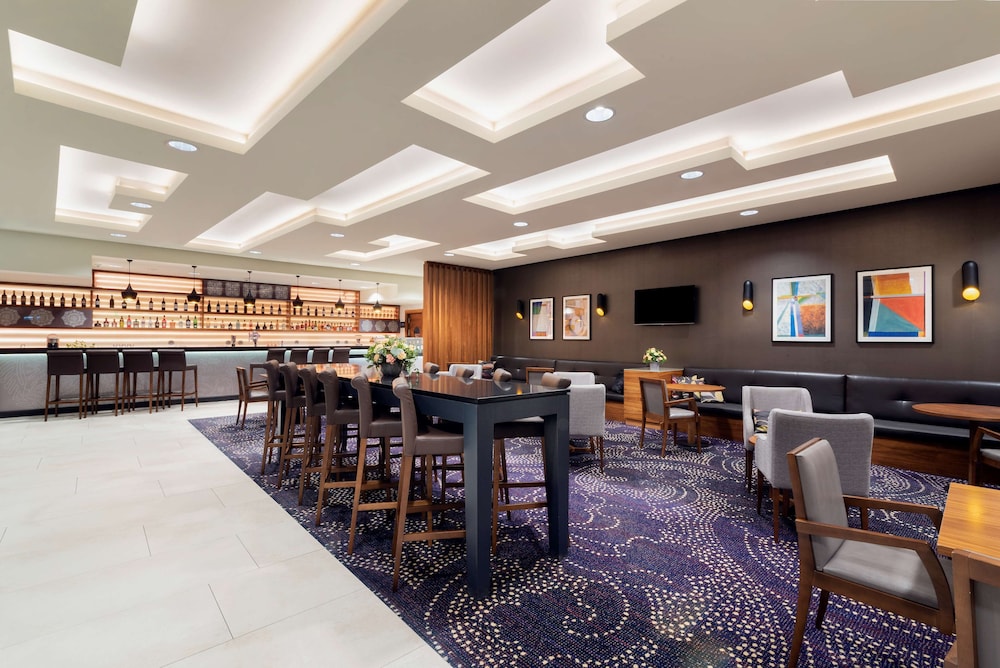 DoubleTree by Hilton Krakow Hotel & Convention Center — Restaurant & bars in Krakow, Lesser Poland