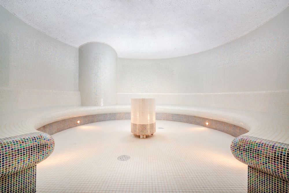 DoubleTree by Hilton Krakow Hotel & Convention Center — Spa in Krakow, Lesser Poland