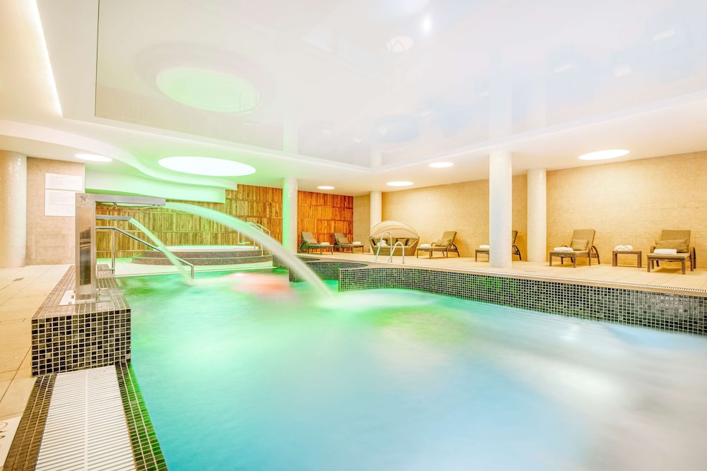 DoubleTree by Hilton Krakow Hotel & Convention Center — Swimming pool in Krakow, Lesser Poland