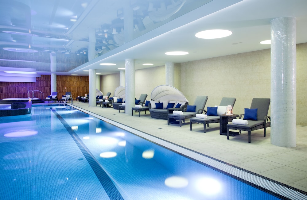 DoubleTree by Hilton Krakow Hotel & Convention Center — Swimming pool in Krakow, Lesser Poland