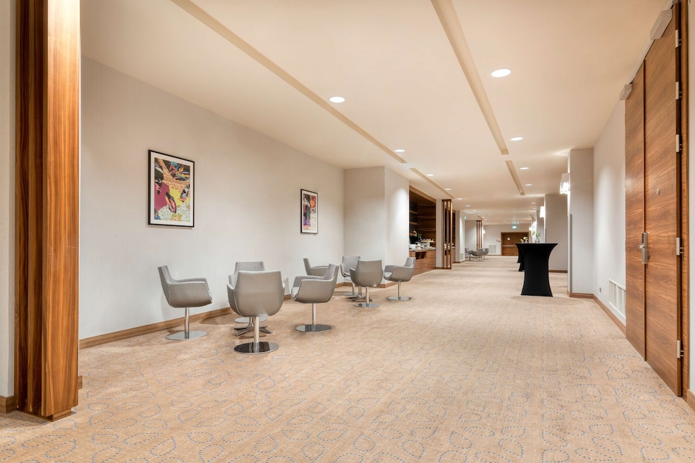 DoubleTree by Hilton Krakow Hotel & Convention Center — Restaurant & bars in Krakow, Lesser Poland