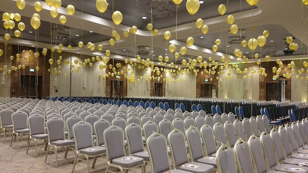 DoubleTree by Hilton Krakow Hotel & Convention Center — Hotel building in Krakow, Lesser Poland
