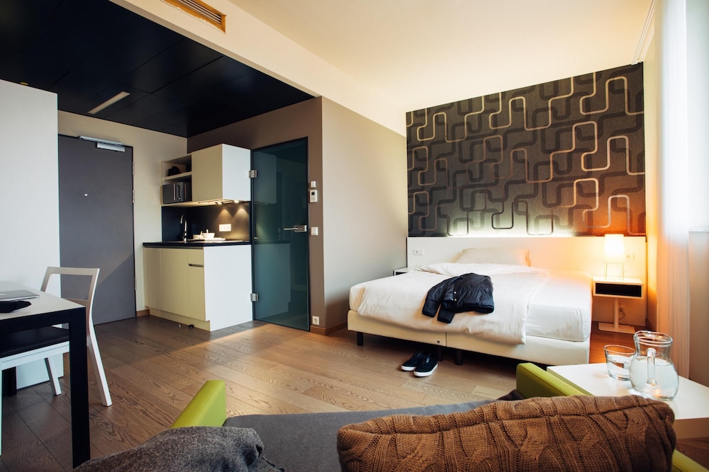 harry’s home München Moosach hotel & apartments — Hotel rooms in Munich, Bavaria