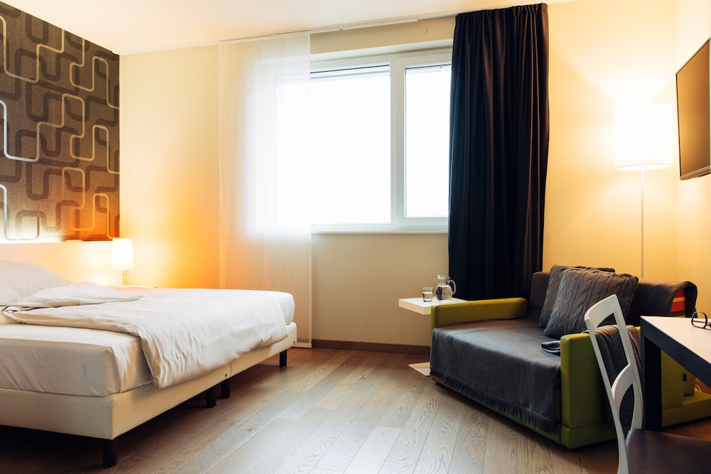 harry’s home München Moosach hotel & apartments — Hotel rooms in Munich, Bavaria