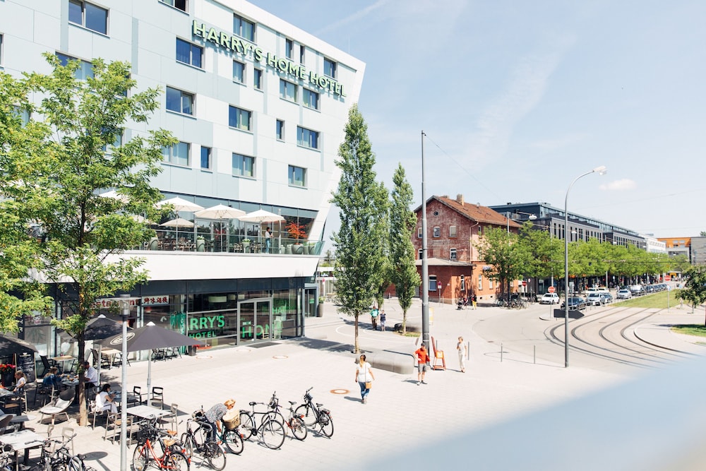 harry’s home München Moosach hotel & apartments — Hotel building in Munich, Bavaria