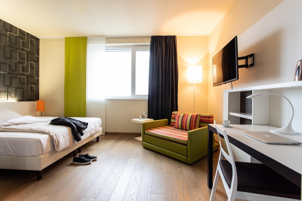 harry’s home München Moosach hotel & apartments — Hotel rooms in Munich, Bavaria