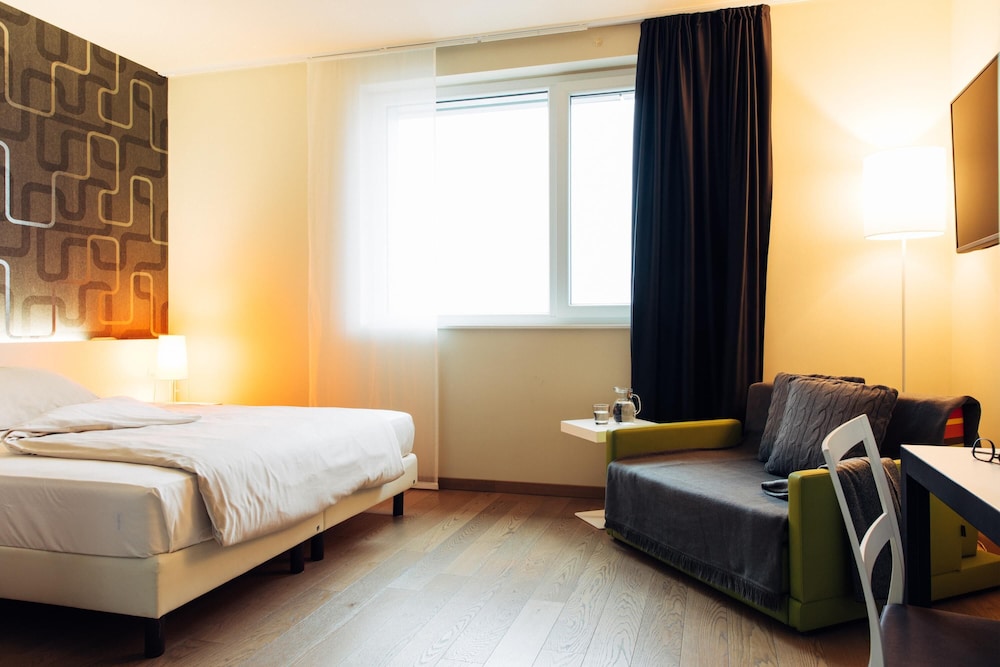 harry’s home München Moosach hotel & apartments — Hotel rooms in Munich, Bavaria