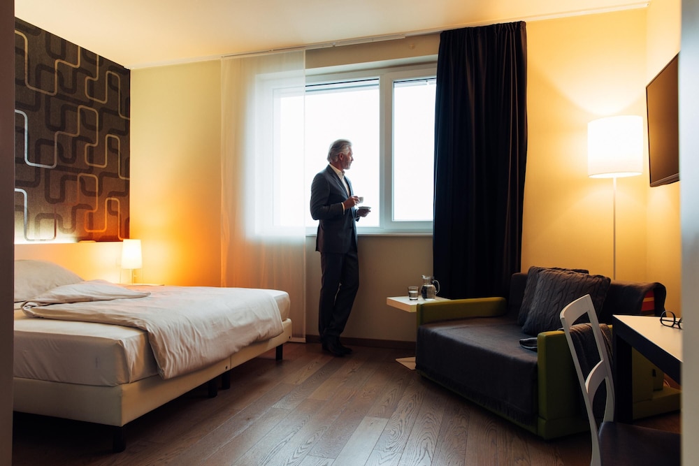 harry’s home München Moosach hotel & apartments — Hotel rooms in Munich, Bavaria