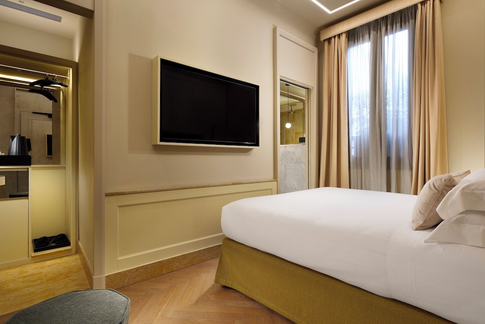 Floren Hotel — Hotel rooms in Florence, Tuscany
