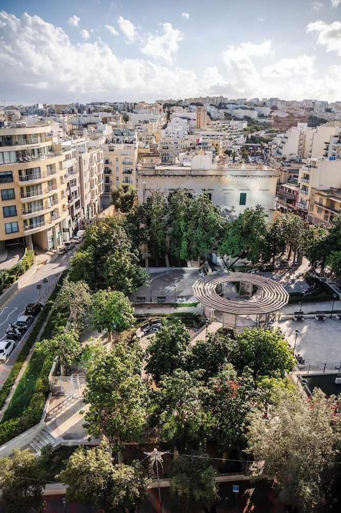 Onyx Hotel — Hotel building in St Julian’s, Malta Island