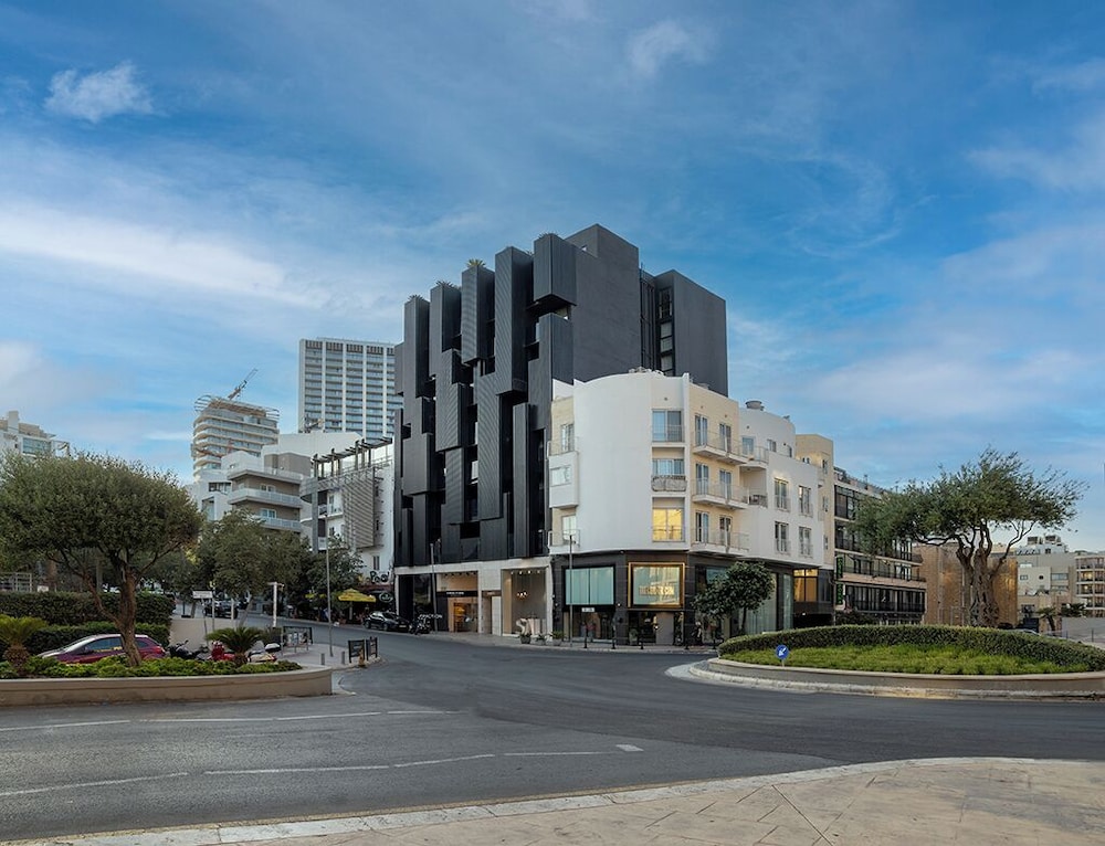 Onyx Hotel — Hotel building in St Julian’s, Malta Island